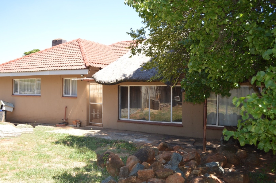 4 Bedroom Property for Sale in Roosheuwel North West